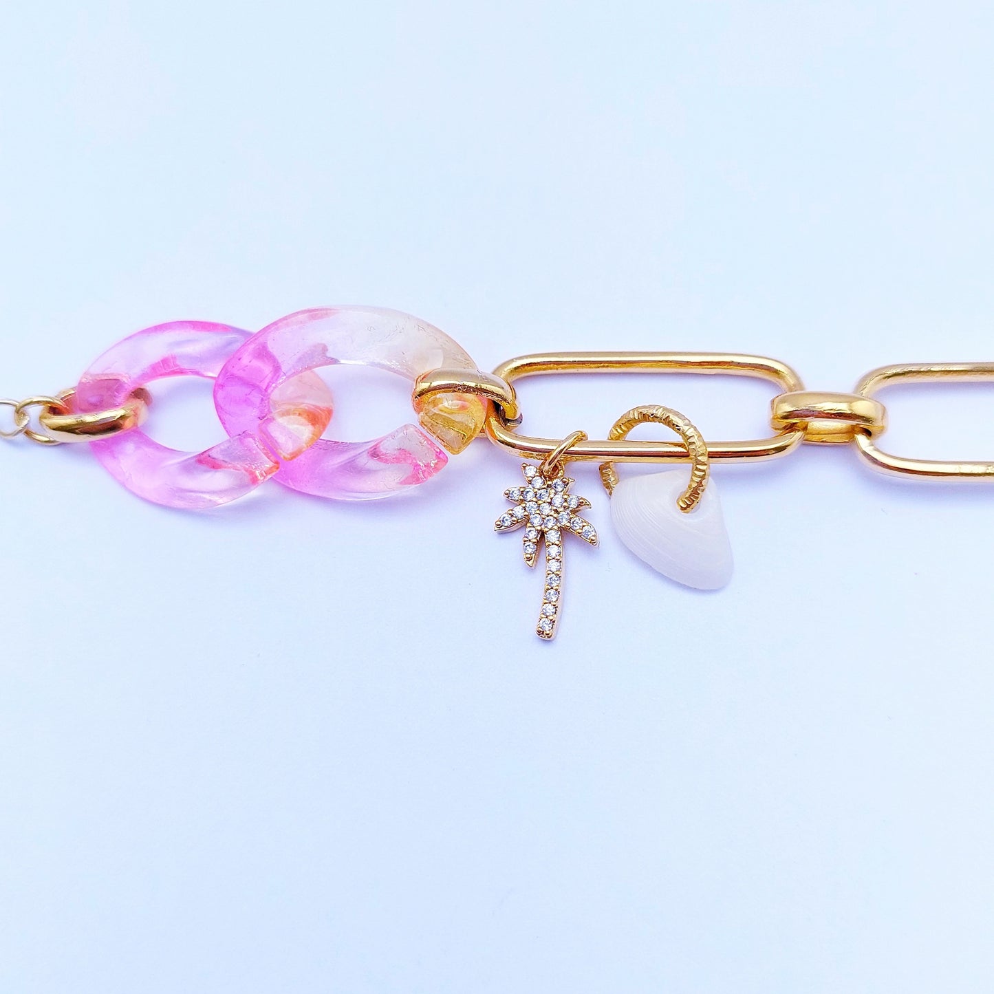 Ocean breeze armband - pink sun armband met hangertjes