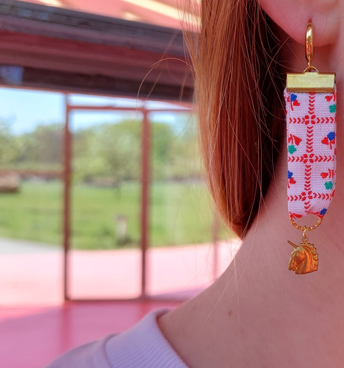 Rockabilly unicorn medaille oorbellen