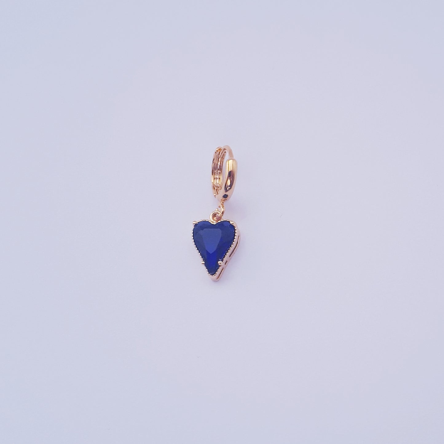Cobalt hart amulet single oorbel
