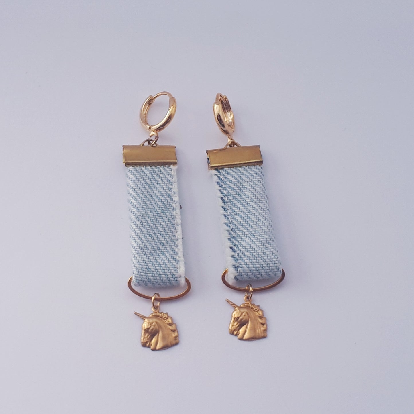Jeans unicorn medaille oorbellen