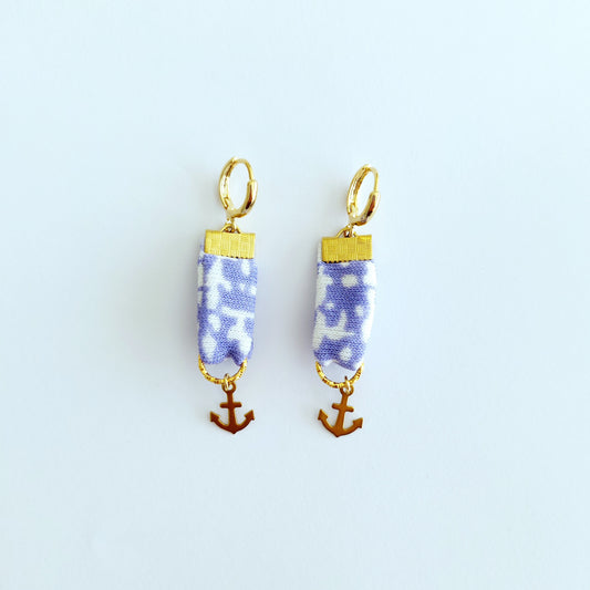 Amalfi lila wit anker medaille oorbellen