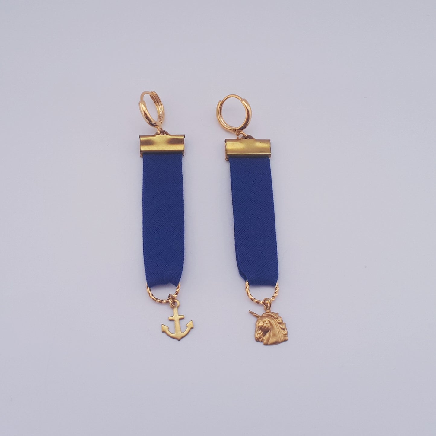 Marine blauw anker medaille oorbellen